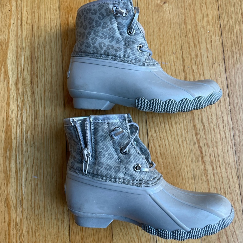 Girl sperry boots size 11